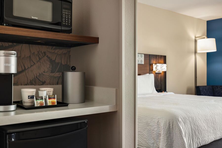 Holiday Inn Express room amenities